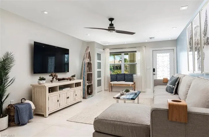 648  100th N AVE, Naples, FL 34108
