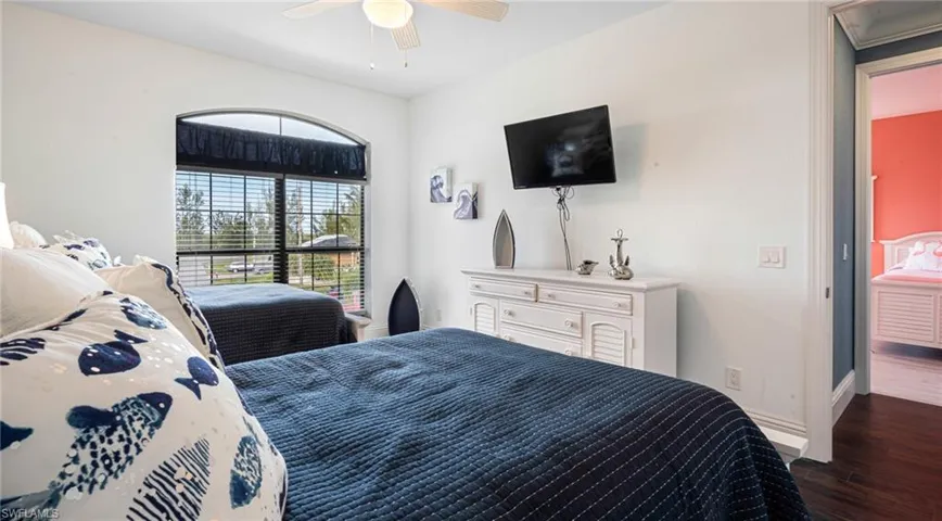 upstairs bedroomm