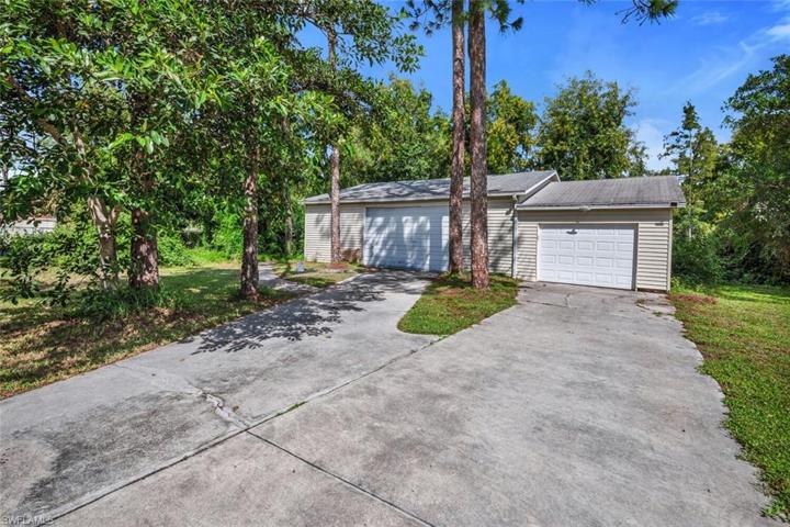 Detached Garage