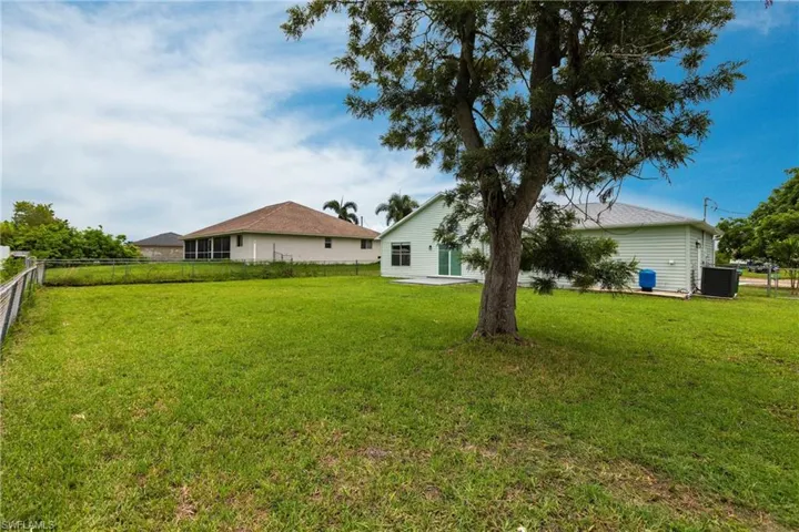 1214 NE 5th  PL, Cape Coral, FL 33909
