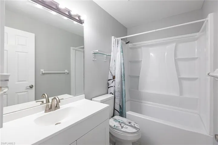 1214 NE 5th  PL, Cape Coral, FL 33909
