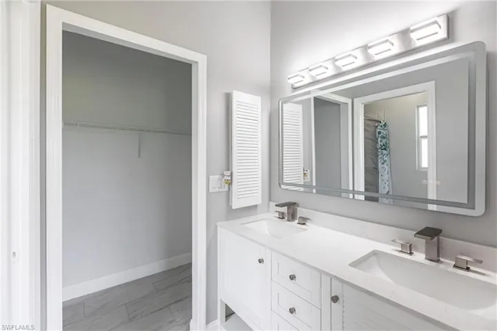 1214 NE 5th  PL, Cape Coral, FL 33909