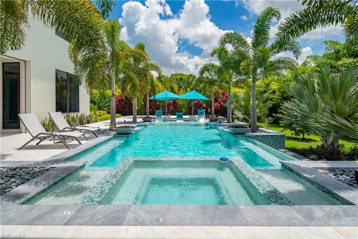 882 Cassena Rd, Naples, Florida 34108