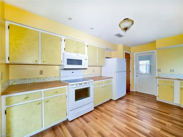 5997  Sonnet  CT, North Fort Myers, FL 33903