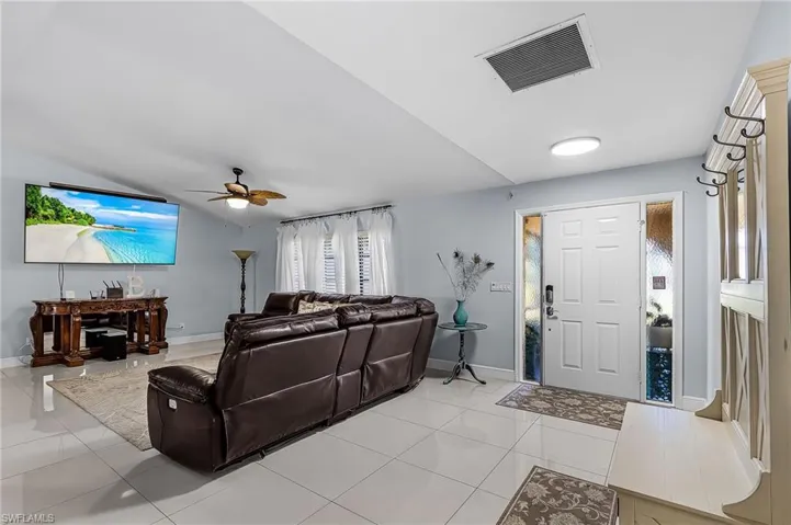 1102 Se 21st Ave, Cape Coral, Florida 33990