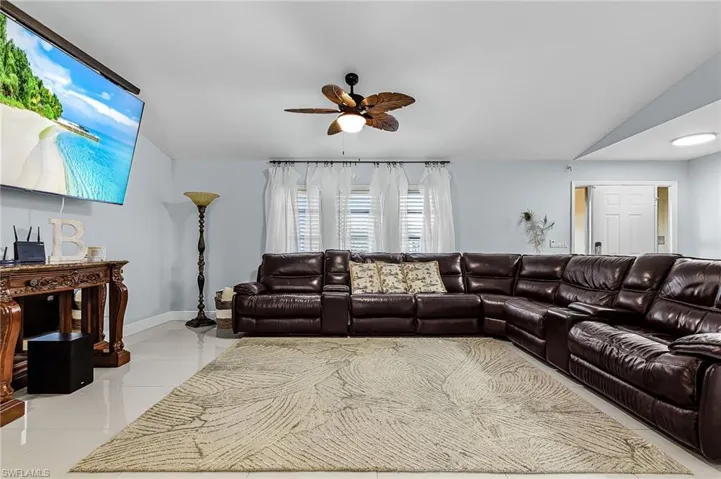 1102 Se 21st Ave, Cape Coral, Florida 33990