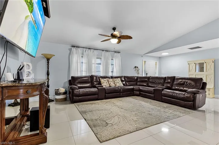 1102 Se 21st Ave, Cape Coral, Florida 33990