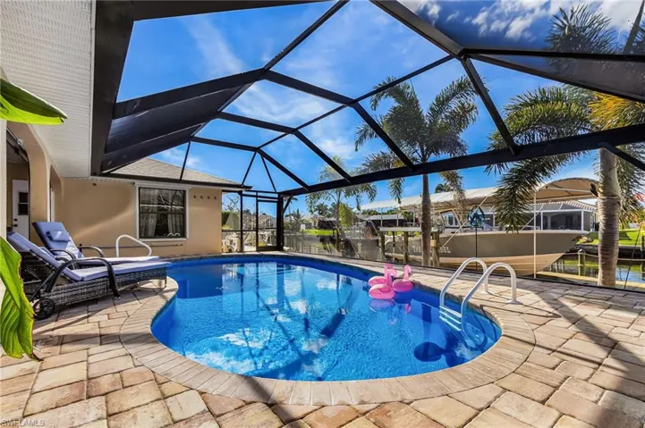 1102 Se 21st Ave, Cape Coral, Florida 33990