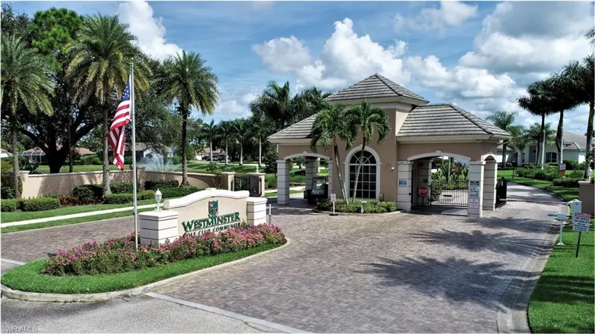 View of community with curved driveway