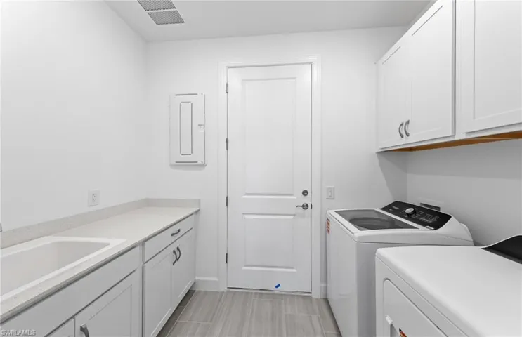 1952  Sierra  CT, Naples, FL 34120