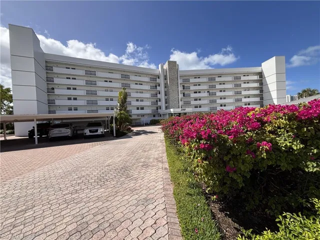 Facade of building Pelican Point