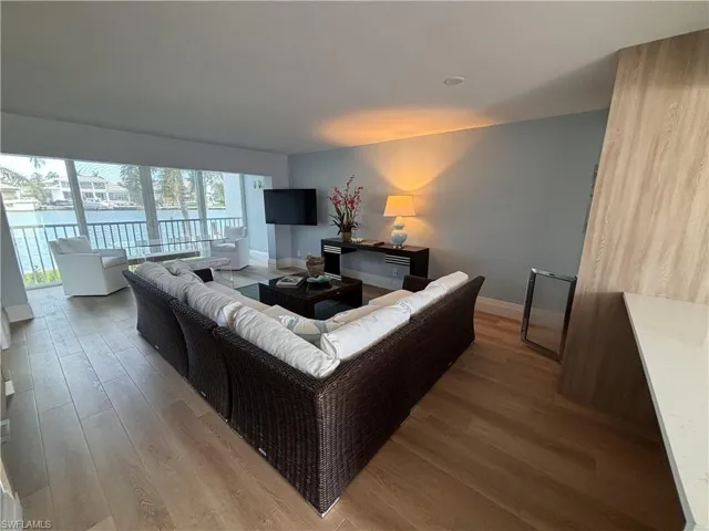 Wine cooler - family room - dining room - bay view