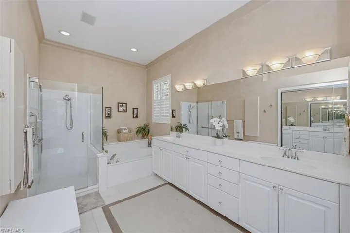 2325 Island Cove Cir, Naples, Florida 34109