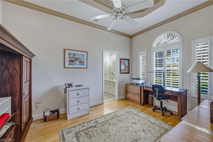 2325 Island Cove Cir, Naples, Florida 34109