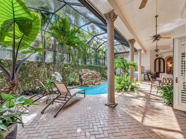 Courtyard pool & Spa