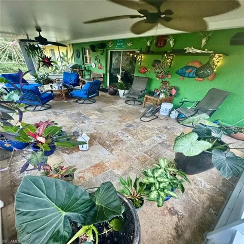 Sunroom / solarium with ceiling fan