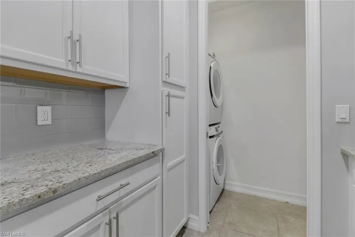 7948  Bristol  CIR, Naples, FL 34120