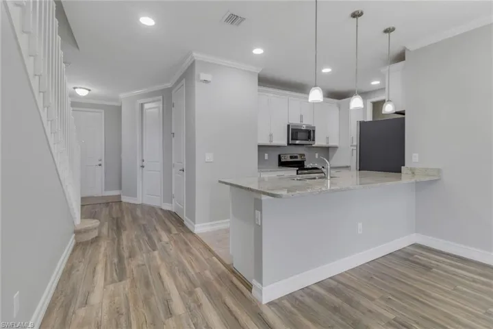 7948  Bristol  CIR, Naples, FL 34120