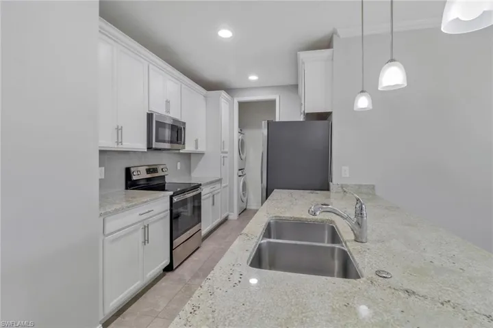 7948  Bristol  CIR, Naples, FL 34120