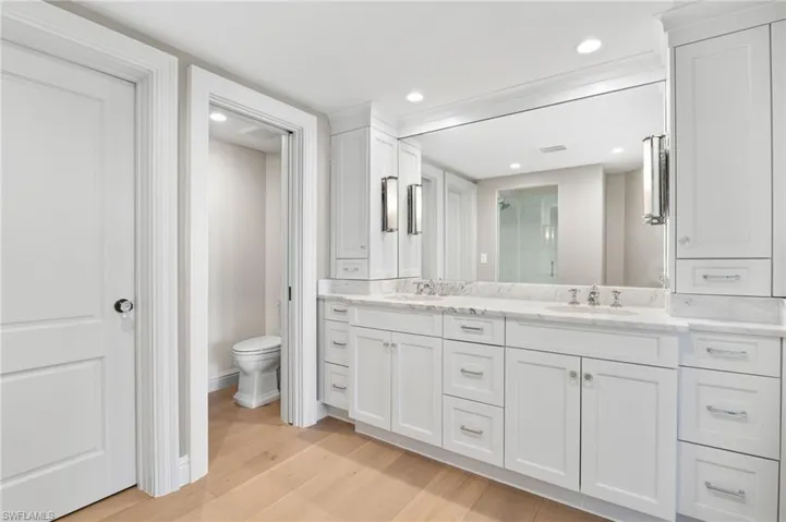2401  Gulf Shore N BLVD, Naples, FL 34103