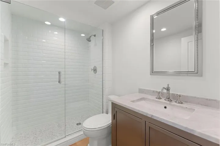 2401  Gulf Shore N BLVD, Naples, FL 34103