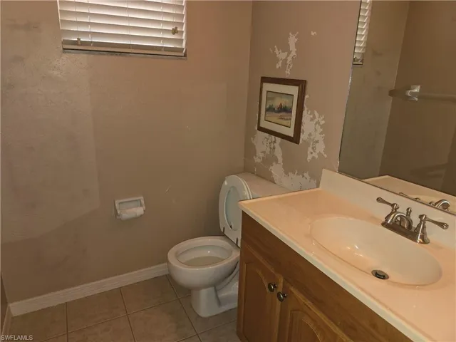 2nd Floor 1/2 Bathroom