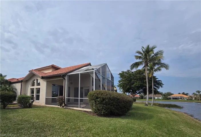 Screened & Tiled Lanai with lakeview