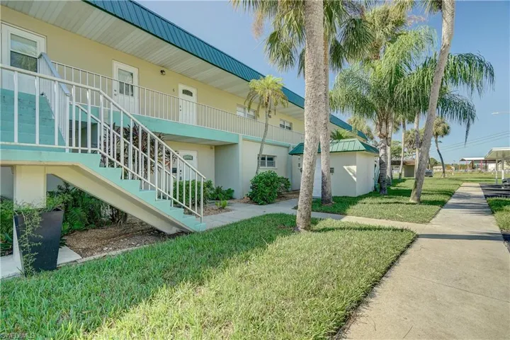 1715  Golf Club  DR, North Fort Myers, FL 33903