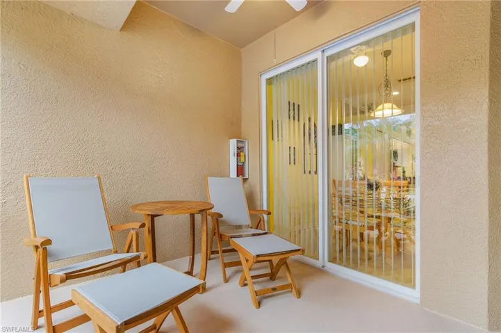 Living area with ceiling fan