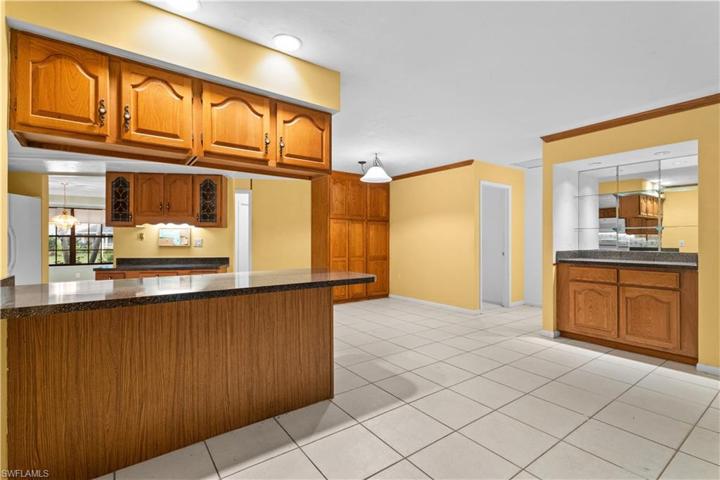 145 Forestwood DR, NAPLES FL 34110