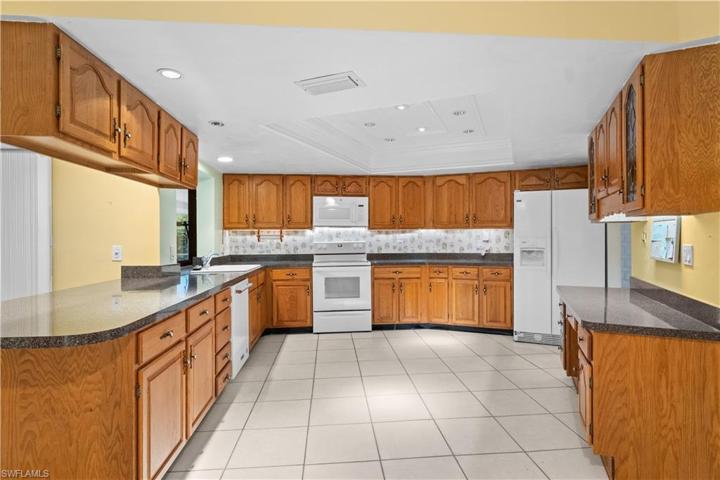 145 Forestwood DR, NAPLES FL 34110