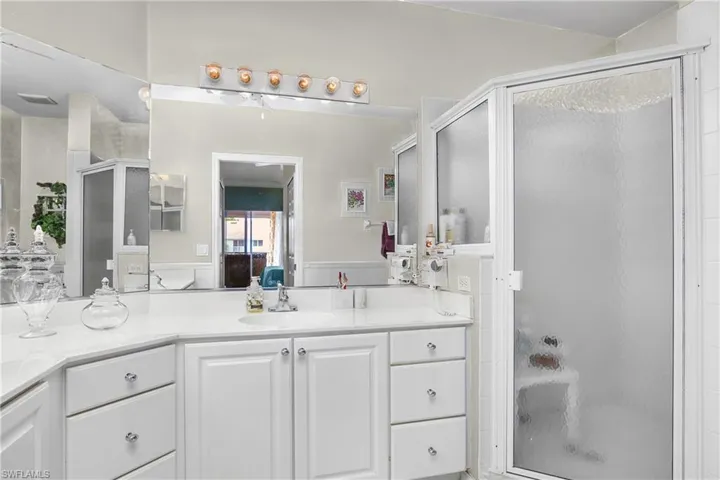 5643  Sandlewood  CT, Naples, FL 34110