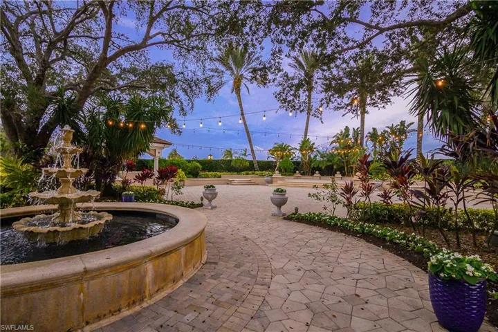 5643  Sandlewood  CT, Naples, FL 34110