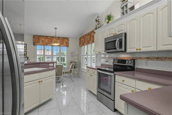 5643  Sandlewood  CT, Naples, FL 34110