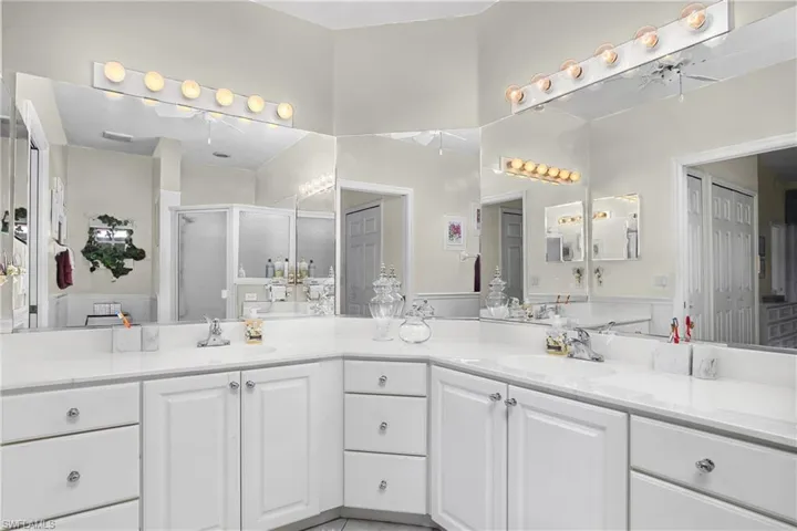 5643  Sandlewood  CT, Naples, FL 34110