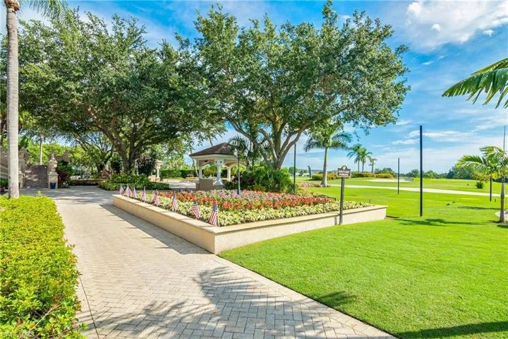 5643  Sandlewood  CT, Naples, FL 34110