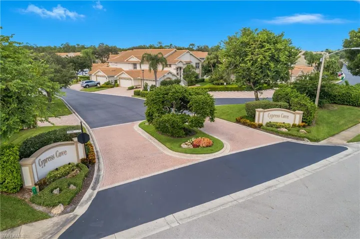 5643  Sandlewood  CT, Naples, FL 34110