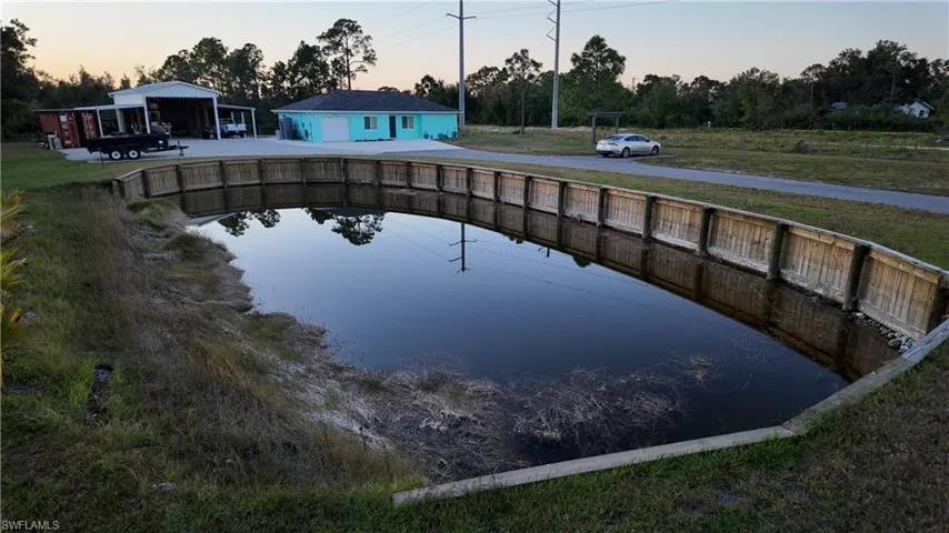 Pond with retention wall