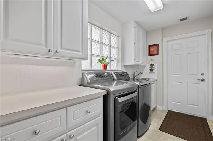 Laundry w/Cabinets & Utility Sink