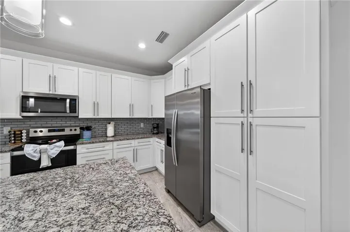3833 Sw 14th Pl, Cape Coral, Florida 33914