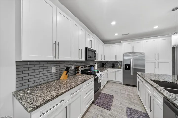 3833 Sw 14th Pl, Cape Coral, Florida 33914