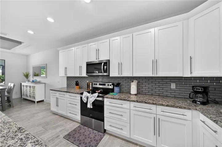 3833 Sw 14th Pl, Cape Coral, Florida 33914