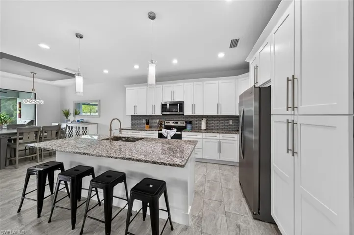 3833 Sw 14th Pl, Cape Coral, Florida 33914