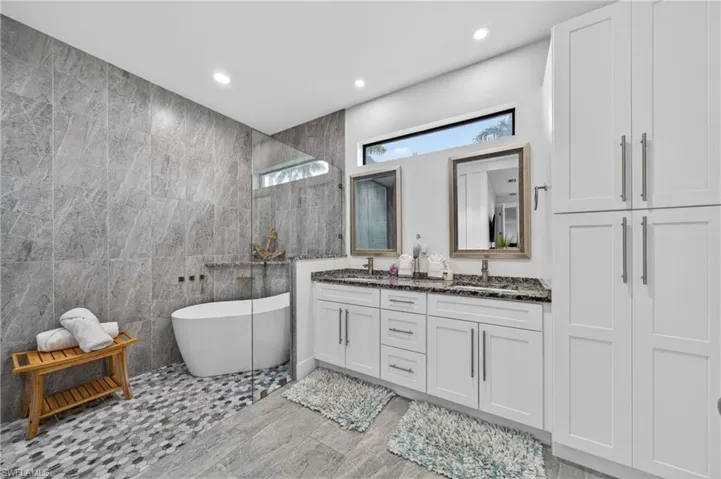 3833 Sw 14th Pl, Cape Coral, Florida 33914