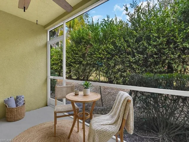 Sunroom / solarium with ceiling fan