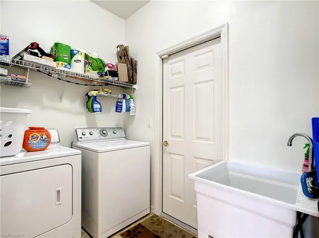 Utility room with wet sink