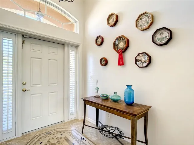 Nice Foyer entrance