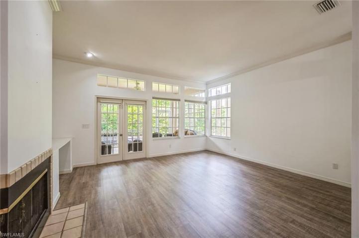 103  Amblewood  LN, Naples, FL 34105