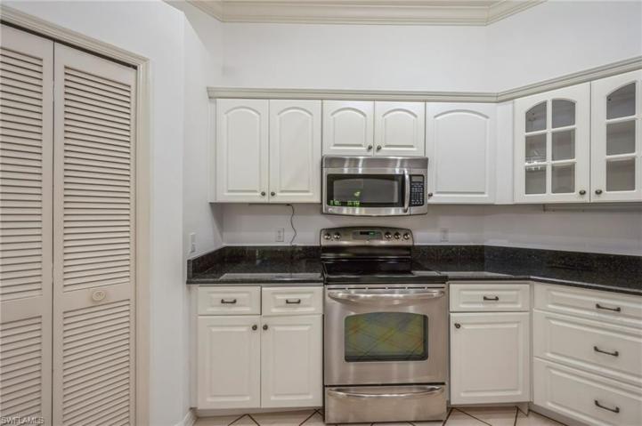 103  Amblewood  LN, Naples, FL 34105