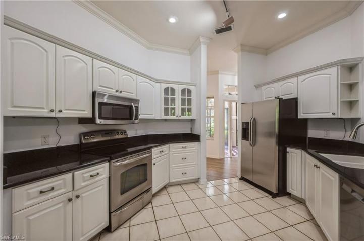 103  Amblewood  LN, Naples, FL 34105